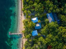 Camp Bay Lodge，位于罗阿坦的家庭/亲子酒店