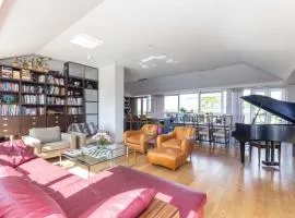 JOIVY Beautiful Penthouse with Terrace & Jacuzzi