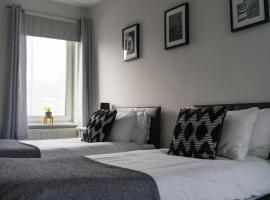 Hawthorn House - 2bedroom-Ashington Northumberland，位于阿兴顿的酒店