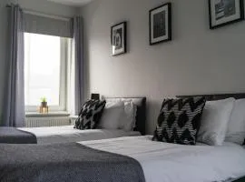 Hawthorn House-Sleeps 4-Pet friendly-Parking