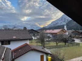 Dachgeschosswohnung mit traumhaftem Zugspitzblick bei Garmisch