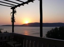Villa with breathtaking views and private beach，位于Agios Dimitrios的酒店
