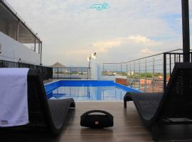 Hotel Inara，位于吉拉尔多特的酒店