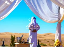 Sahara Desert Camping Merzouga & Erg Chebbi Dunes，位于伊尔富德的豪华帐篷营地