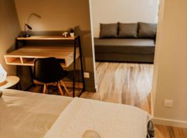 UM studios - Charmants studios tout équipé - wifi，位于圣沙蒙的酒店