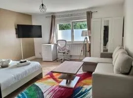 Chambre privée 23m - Canapé lit - WIFI - Appart 120m
