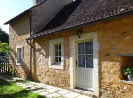 Gîte de Charme au Cœur d'une Petite Cité de Caractère près d'une Rivière et Monuments Historiques - FR-1-410-237，位于Asnières-sur-Vègre的酒店