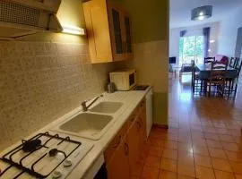 Appartement T3 Centre-ville La Roche-Posay, Balcon, Wi-Fi, Proximité Thermes et Commerces - FR-1-541-76