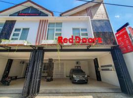 RedDoorz Syariah near Solo Paragon Mall 2，位于Bonorejo的酒店
