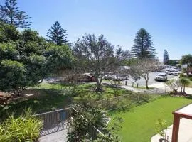 19 Hume Parade unit 1 Currimundi QLD 4551