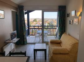 Appartement avec Terrasse et Piscine à Guéthary, Proche Plages - FR-1-239-604，位于盖塔里的酒店