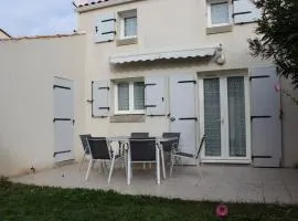 Maison de Vacances à Oléron : Proche Port, Plage, Jardin, Terrasse, Garage - 6 Couchages - FR-1-246A-62