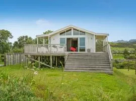 Ocean Beach Beauty - Tairua Holiday Home