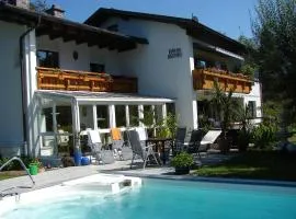 Appartement im Souterrain mit Terrasse