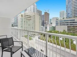Deluxe 1 BR suite with Pool, Parking, Balcony and Ocean Views