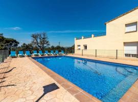 Can Bugantó amplia casa con piscina y jardín，位于Llambillas的度假屋