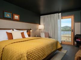 Hotel Marina Riviera，位于大熊湖的海滩酒店