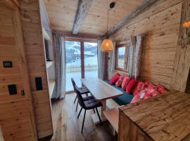 Chaleny - Das erste Tiny House Chalet im Zillertal，位于海因岑贝格的小屋