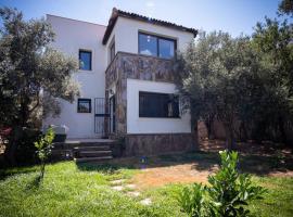 Refreshing Home with Garden in Torba Bodrum，位于托尔巴的别墅