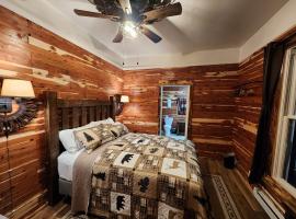 Log Cabin Inn，位于尤里卡斯普林斯的酒店