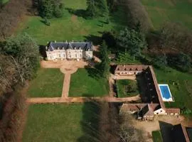 Gîte authentique avec piscine chauffée, parc et chevaux, au cœur d'un château historique - FR-1-410-189