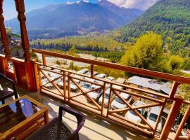 Valley of Gods - Scenic River & Mountain View Hotel in Manali，位于马拉里的酒店