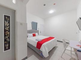 RedDoorz Syariah near Alun Alun Ciledug Cirebon，位于井里汶的酒店