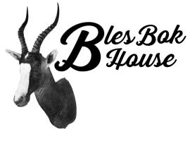 BlesBok House，位于布龙克霍斯茨普雷安东史密斯雕像公园附近的酒店