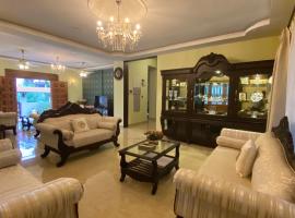 Shiv Srishti villa - Luxe 3 BHK Villa in North Goa by Localvibe，位于波尔沃林的酒店