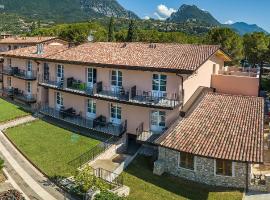 Regina del Garda Suite，位于托斯科拉诺-马德尔诺的酒店