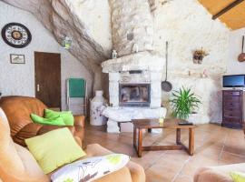 Cave house with a unique charm in the Valley of the Loire Castles!，位于Faverolles的酒店