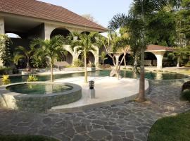 La Collina Villa，位于哲帕拉班德恩甘海滩附近的酒店