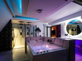 Royal Room - Love-room proche de Nancy，位于Liverdun的酒店