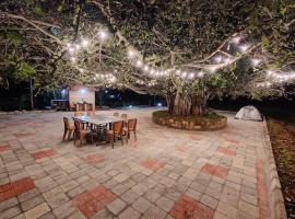 Suvarna Farm Stay，位于Sargūr的酒店