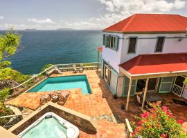 St Thomas Cliffside Villa with Pool and Hot Tub!，位于Lovenlund的别墅