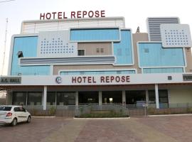 HOTEL REPOSE CHHATRAL，位于Kalol的酒店