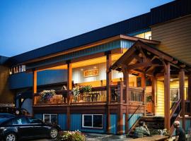 The Raging Elk Adventure Lodging，位于弗尼的酒店