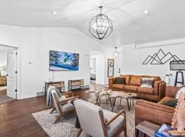 Quiet Comfortable Cliffside Estate near USU