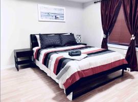 2 BDRM A/C Condo w/Ensuite Laundry + Free Parking，位于埃德蒙顿的酒店