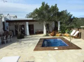Fantastic villa with large warm Whirlpool in the garden and vieuw at the sea