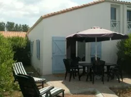 Maisonnette avec piscine pour 5 pers, animaux admis - FR-1-476-28