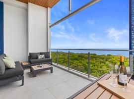 Absolute Beachfront 3 Bedroom Penthouse Bokarina Sunshine Coast，位于卡瓦纳华特斯的海滩短租房