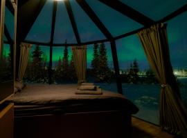 Aurora River Camp Glass igloos & cabins，位于基律纳的住宿