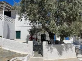 Charming two bedroom fisherman's house on Kea