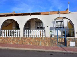 Lovely 3-Bed Bungalow in Camposol Mazarron Spain，位于马萨龙的度假短租房