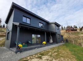 Black Wood Cabin，位于马里瑟尔的木屋