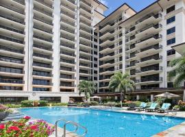 Luxury 3BR Ko Olina Beach Villa BT304 Sleeps 8 Ocean Views & 2 Free Parking Steps to Lagoon，位于卡波雷的酒店