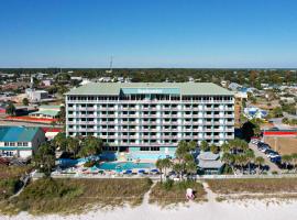 Beachcomber Beachfront Hotel, a By The Sea Resort，位于巴拿马城海滩西北佛罗里达海滩国际机场 - ECP附近的酒店