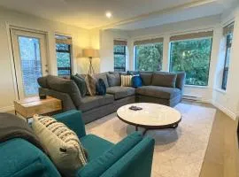 3BR Stunning Recently Renovated Condo by Harmony Whistler