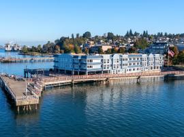 Silver Cloud Hotel Tacoma Waterfront，位于塔科马普吉特湾大学附近的酒店